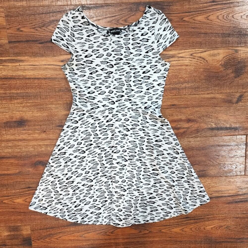 Wet Seal Junior's Animal Print Short Sleeve Round Neck Skater Mini Dress Small S